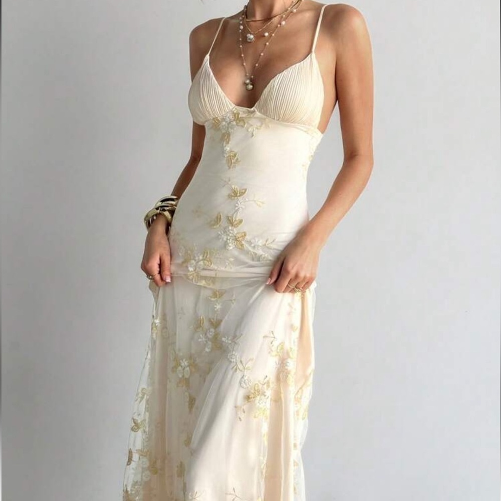 Brand New Elegant Cream Ivory Floral Embroidered Midi Dress - Picture 1 of 6